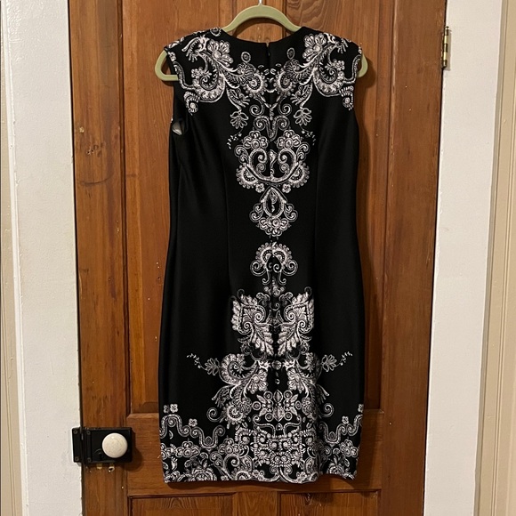 Elegant Black and White Dress - Picture 2 of 3